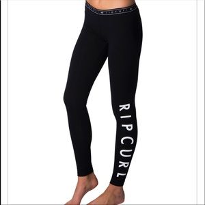 BLACK RIP CURL GRAPHIC LEGGINGS